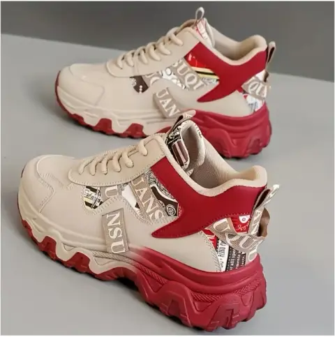 Sneakers zenye soli ya muundo