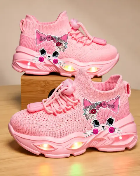 Sneakers zenye Paka na Soli Inayoonekana Kuwaka