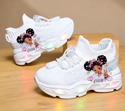 Sneakers za Michezo zenye Mapambo ya Katuni