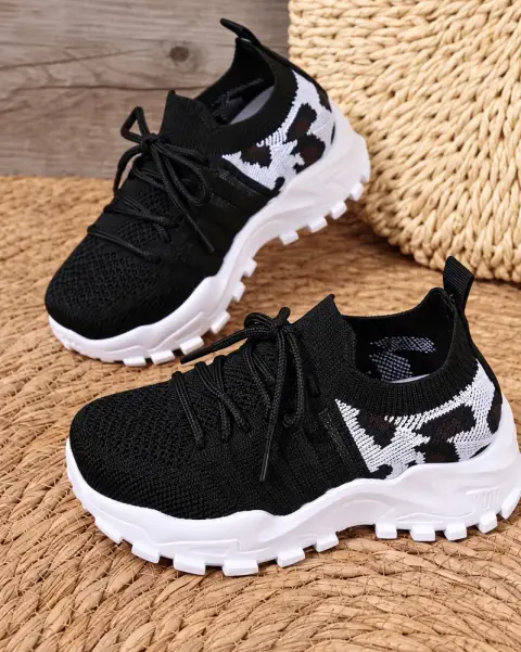 Sneakers za Kamba zenye Maandishi ya Rangi Tofauti
