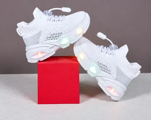 Sneakers zenye Soli Inayoonekana Kuwaka